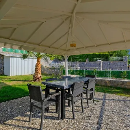 Vila Solo - Adel Villa, 4 Bedroom Private At