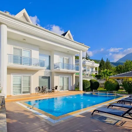 Solo - Adel Villa, 4 Bedroom Private At Vila *