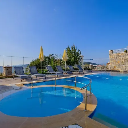 Solo - Adel Villa, 4 Bedroom Private At Vila