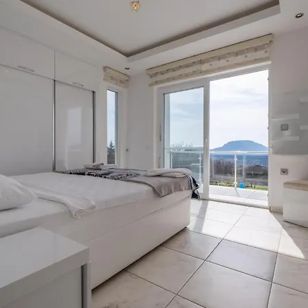 Solo - Adel Villa, 4 Bedroom Private At