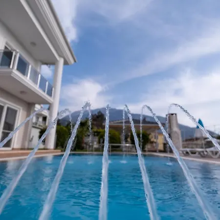 Solo - Adel Villa, 4 Bedroom Private At Vila *
