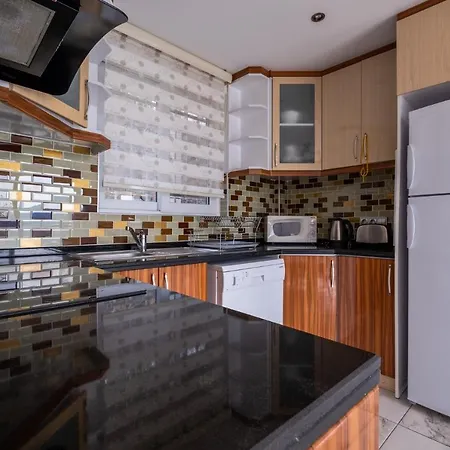 Solo - Adel Villa, 4 Bedroom Private At Vila *