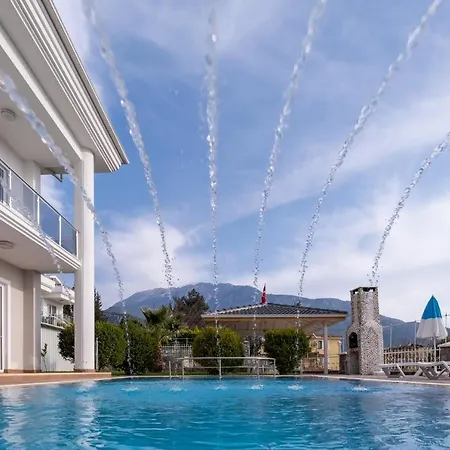Solo - Adel Villa, 4 Bedroom Private At Vila