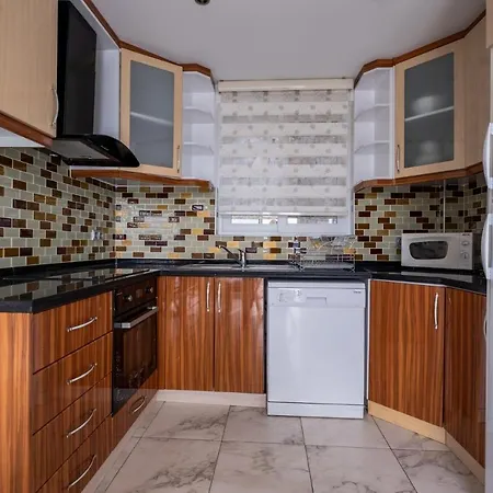 Solo - Adel Villa, 4 Bedroom Private At